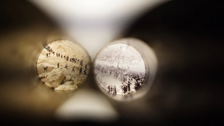 Sarah Beddington, Binocular viewer (2013). Courtesy of Hawthorn Archive.