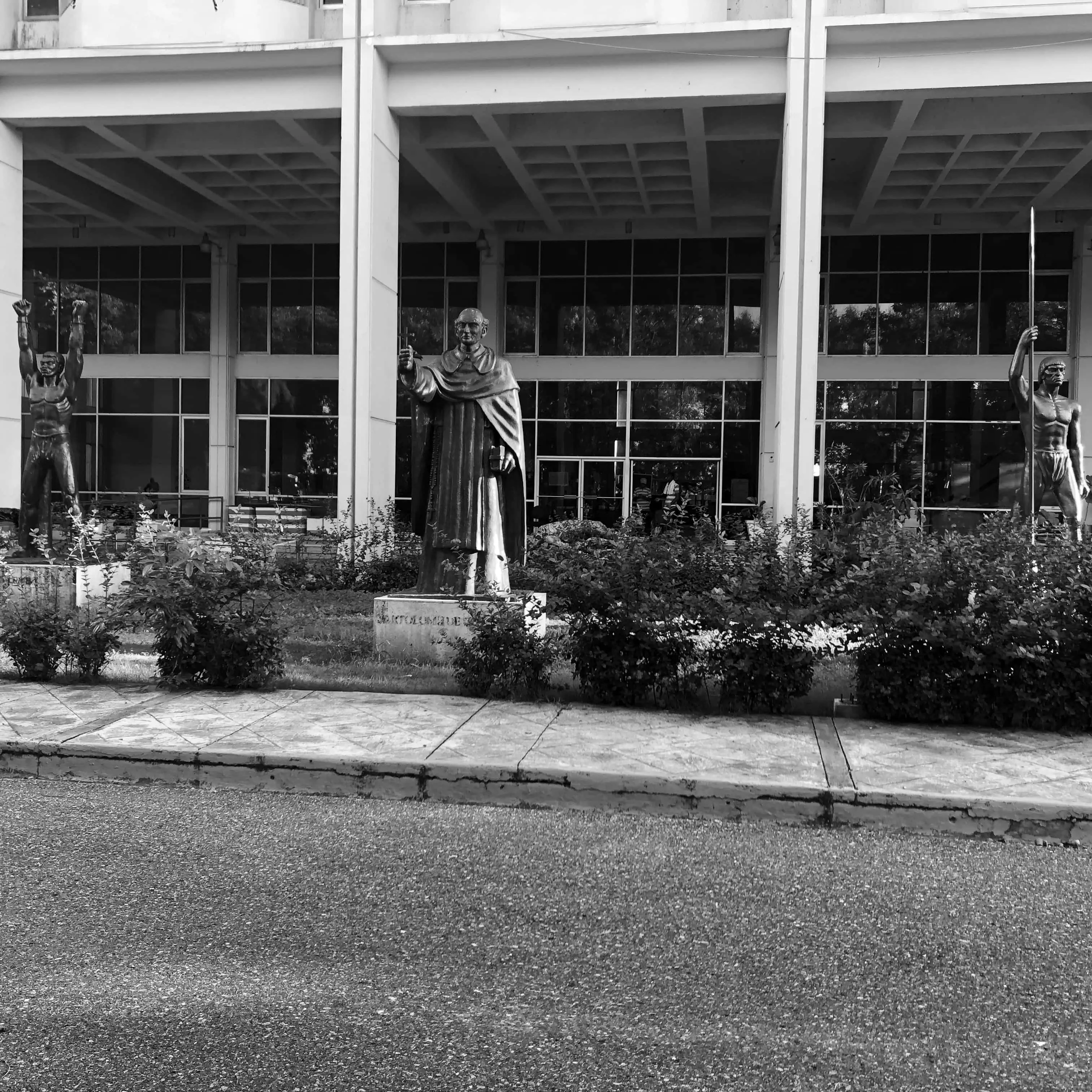 Statues outside of the Museo del Hombre Dominicano in Santo Domingo